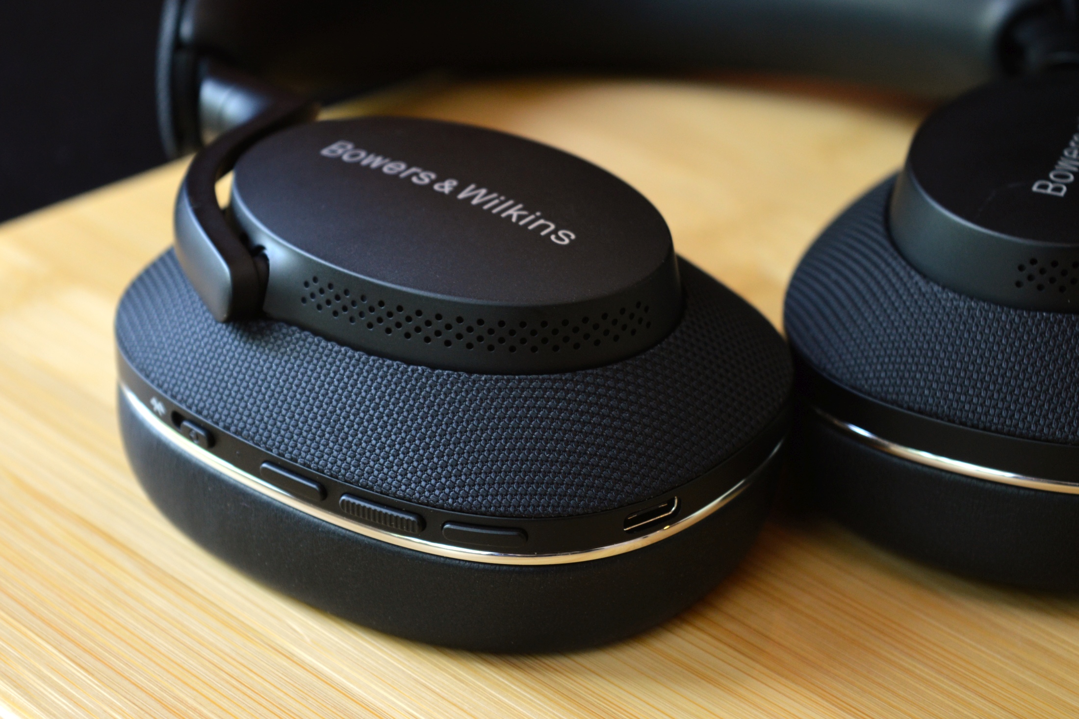 Bowers & Wilkins представила наушники с шумоподавлением Px7 S2